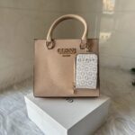 GUESS fashion versatile casual adjustable removable shoulder strap magnetic buckle opening and closing artificial leather one-shoulder cross-body handbag-comes with gift box