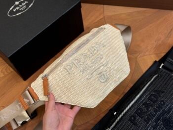 Versatile and fashionable knitted shoulder bag chest bag-comes with gift box