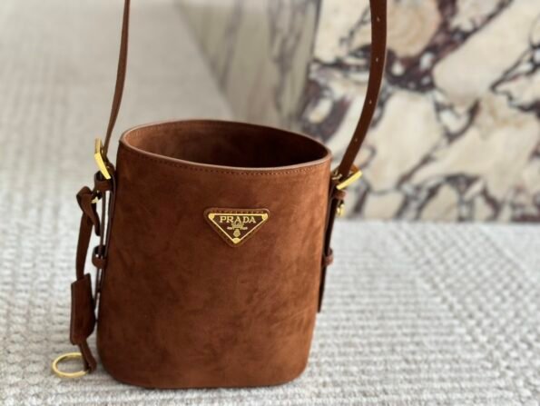 Prada Fashionable shoulder bag, classic bucket bag - Image 4