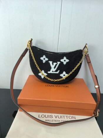 LV new American retro style crescent fur bag