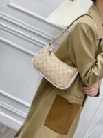 Coach underarm bag and tote shoulder bag - Image 6