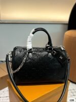 LV Pillow Bag Carrying One Shoulder Crossbody Bag without Case - Image 18