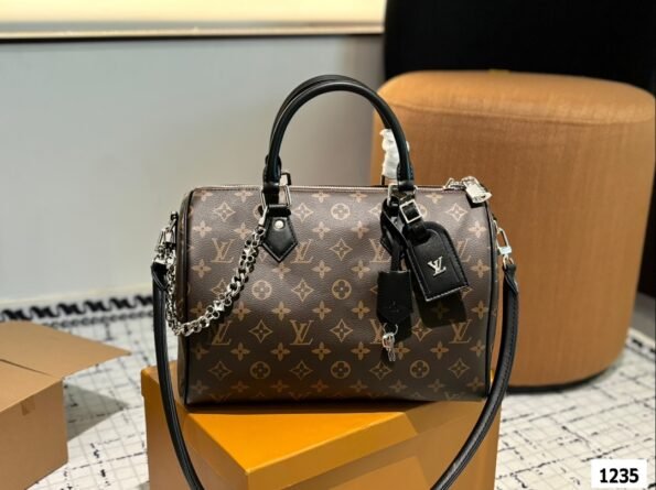 LV Pillow Bag Carrying One Shoulder Crossbody Bag without Case - Image 9