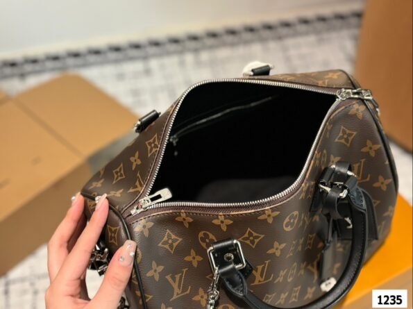 LV Pillow Bag Carrying One Shoulder Crossbody Bag without Case - Image 2