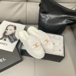 Chanel new school bag for early spring is buckled with a half-rest - Image 4