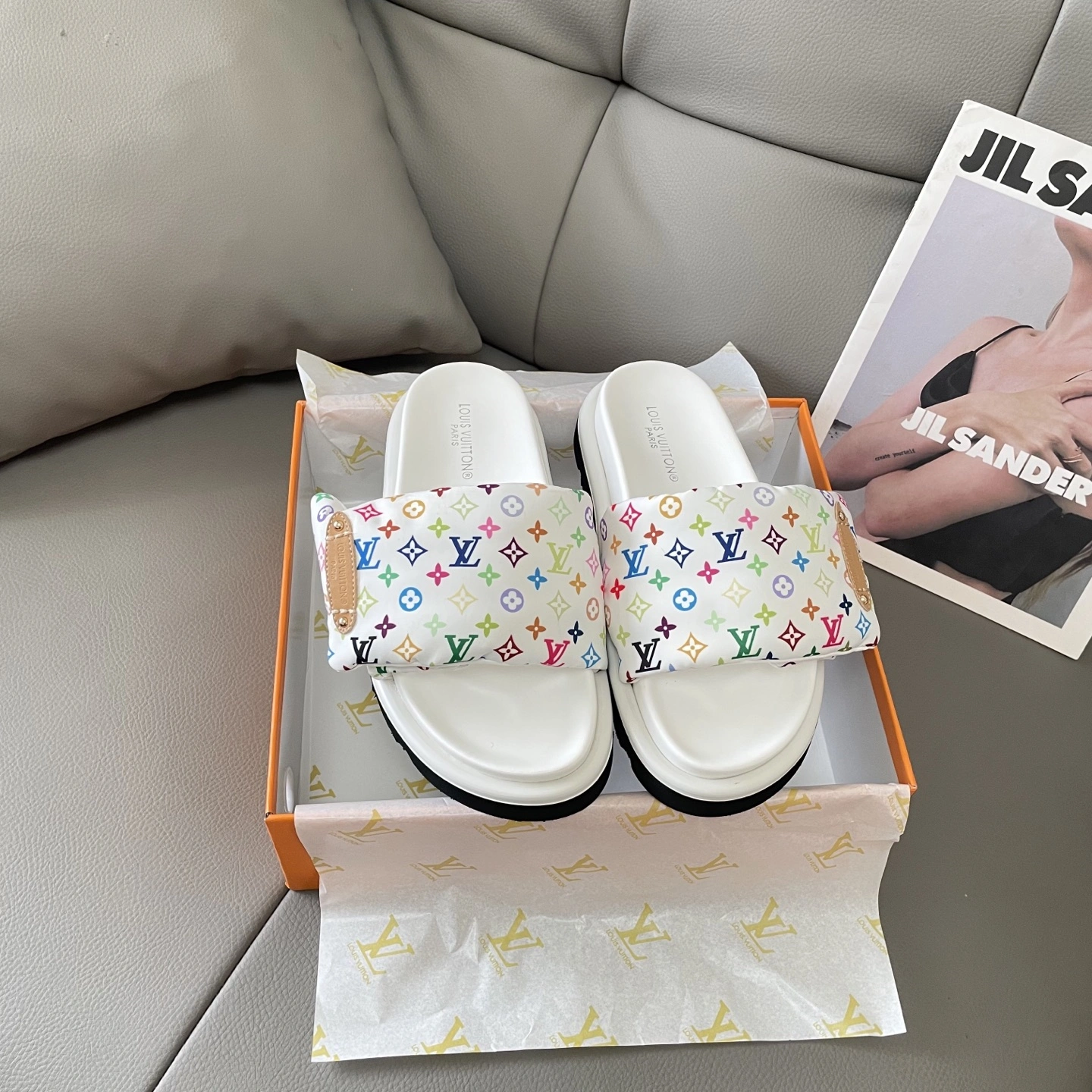 13386133781246379 LV new leather flat bottom slip-on - Image 1