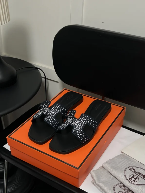 【Hermes】Oran Hermès cowhide sandals - Image 1
