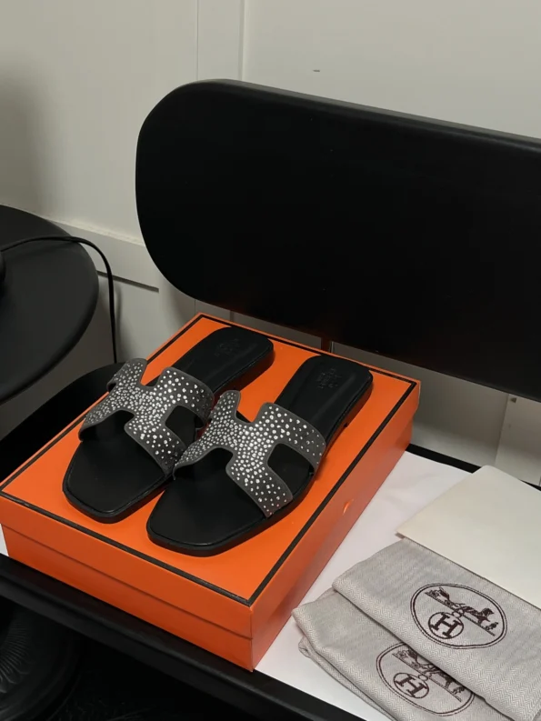 【Hermes】Oran Hermès cowhide sandals - Image 4