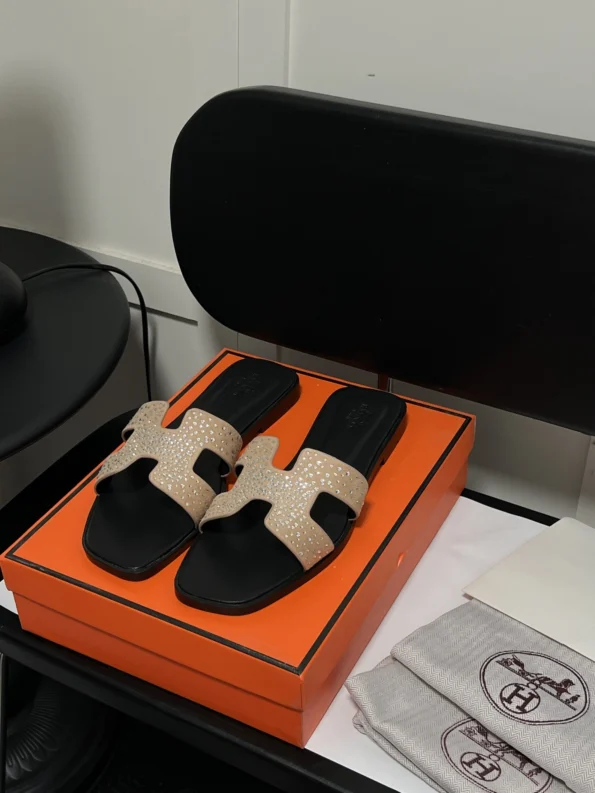 【Hermes】Oran Hermès cowhide sandals - Image 5