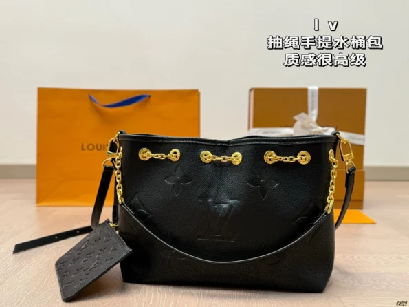 The LV Drawstring Bucket Bag does not come with a box - Image 1