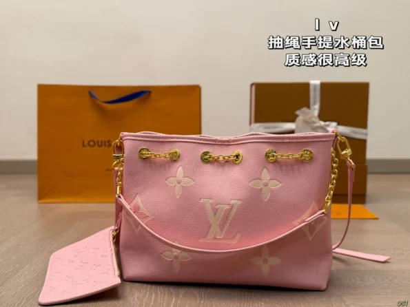 The LV Drawstring Bucket Bag does not come with a box - Image 4