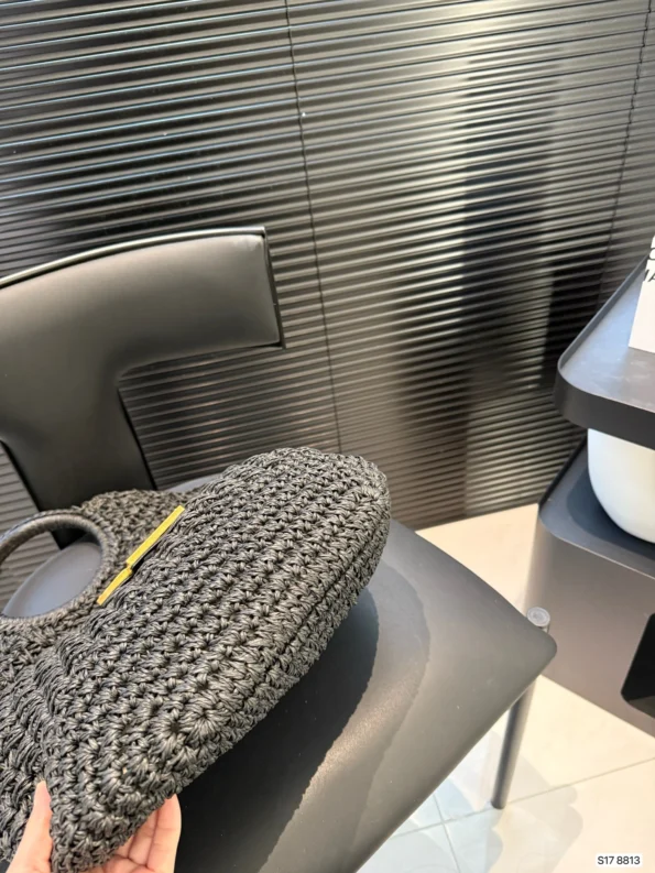 Yves Saint Laurent woven tote bag does not come  without box - Image 4