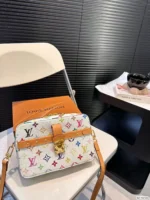 LV's new stylish one-shoulder crossbody camera bag with folding case