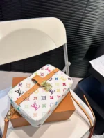 LV's new stylish one-shoulder crossbody camera bag with folding case - Image 8