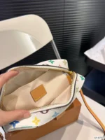 LV's new stylish one-shoulder crossbody camera bag with folding case - Image 2