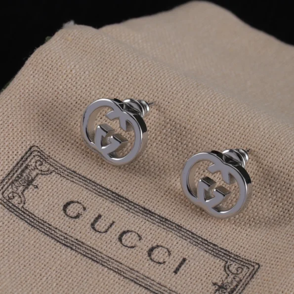 The new stud earrings can be matched with a branded box - Image 6