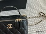 Chanel cosmetic box wrapped in sheepskin（box） - Image 6
