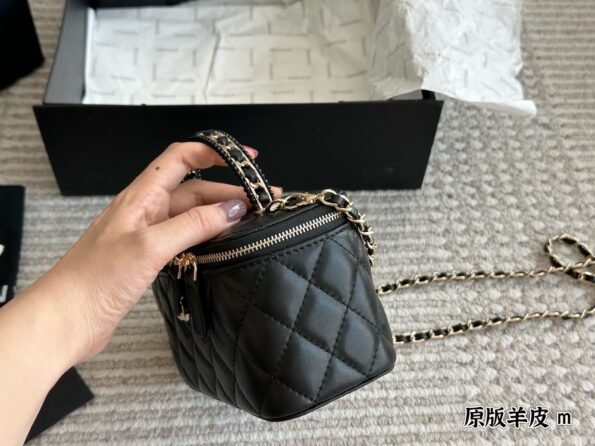 Chanel cosmetic box wrapped in sheepskin（box） - Image 7