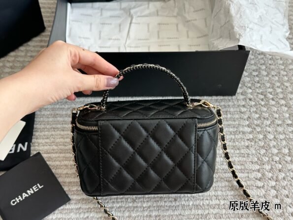 Chanel cosmetic box wrapped in sheepskin（box） - Image 2