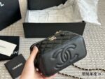 Chanel cosmetic box wrapped in sheepskin（box） - Image 10