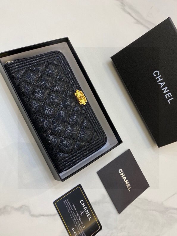 Chanel size 19.5*10*3.5, top cowhide/sheepskin embroidery thread The original feel is comfortable, the original hardware, the thread routing is exquisite, the three-line bone edge three-dimensional effect is highlighted, the built-in anti-counterfeiting label, and the YKK zipper -box - Image 6