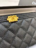 Chanel size 19.5*10*3.5, top cowhide/sheepskin embroidery thread The original feel is comfortable, the original hardware, the thread routing is exquisite, the three-line bone edge three-dimensional effect is highlighted, the built-in anti-counterfeiting label, and the YKK zipper -box - Image 8