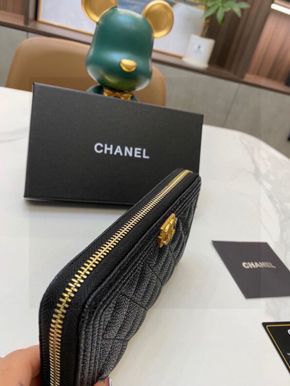 Chanel size 19.5*10*3.5, top cowhide/sheepskin embroidery thread The original feel is comfortable, the original hardware, the thread routing is exquisite, the three-line bone edge three-dimensional effect is highlighted, the built-in anti-counterfeiting label, and the YKK zipper -box - Image 4