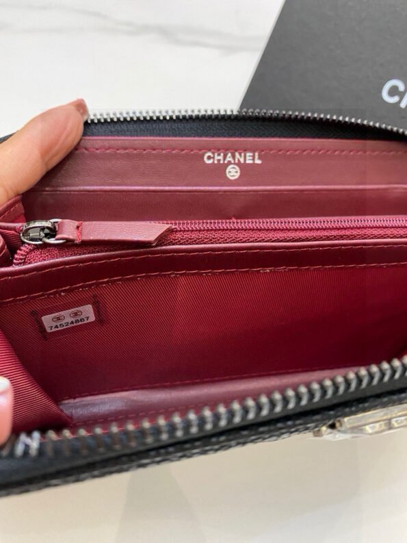Chanel size 19.5*10*3.5, top cowhide/sheepskin embroidery thread The original feel is comfortable, the original hardware, the thread routing is exquisite, the three-line bone edge three-dimensional effect is highlighted, the built-in anti-counterfeiting label, and the YKK zipper -box - Image 3