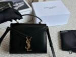 With a folding gift box size 20 17cm CASSANDRA-box
