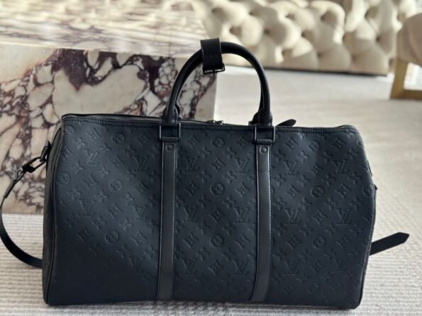 A versatile and durable LV travel bag-no box - Image 3
