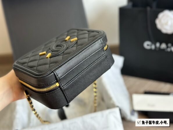 Chanel's new box cosmetic bag is made of caviar fabric-box - Image 3