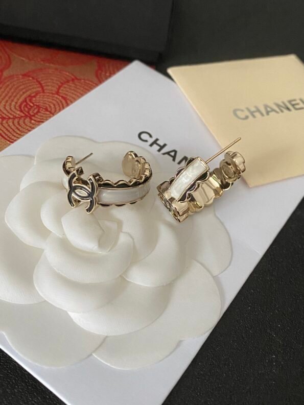 Stud earrings are 2.6 cm long and 2.3 cm wide - Image 5