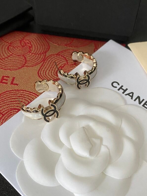 Stud earrings are 2.6 cm long and 2.3 cm wide - Image 6