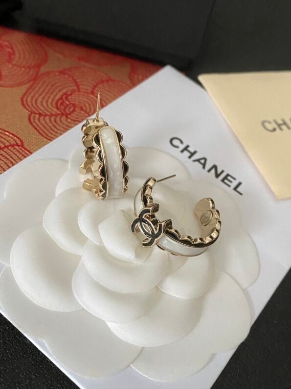 Stud earrings are 2.6 cm long and 2.3 cm wide - Image 7