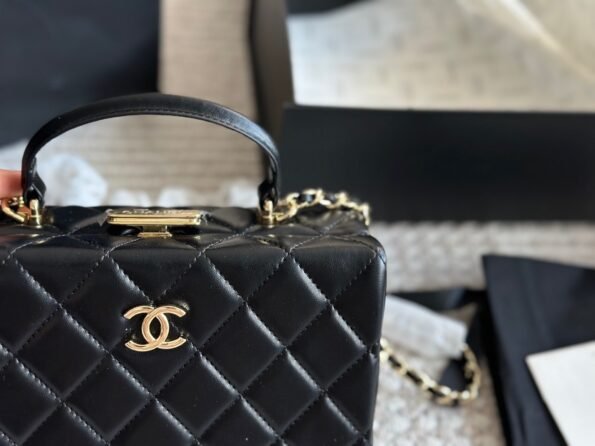 Chanel new box cosmetic bag is made of caviar fabric - box - Image 7