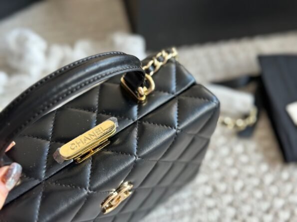 Chanel new box cosmetic bag is made of caviar fabric - box - Image 10