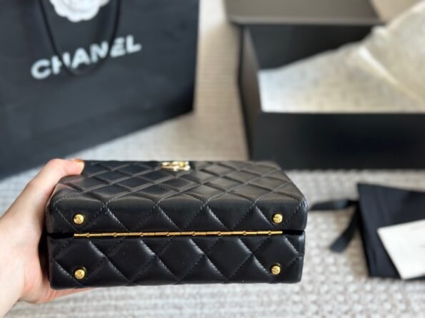 Chanel new box cosmetic bag is made of caviar fabric - box - Image 8