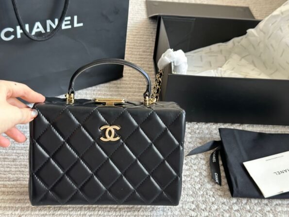 Chanel new box cosmetic bag is made of caviar fabric - box - Image 3
