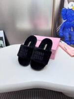 The miumiu monochrome wool is fluffy and soft - Image 2